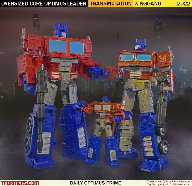 Daily Prime   Leader Scale Core Class Optimus Prime  (1 of 3)